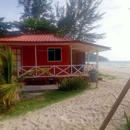 Tumombuvoi Homestay Tiga Papan Buitenkant foto