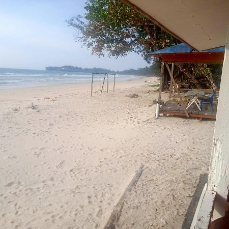 Tumombuvoi Homestay Tiga Papan Buitenkant foto