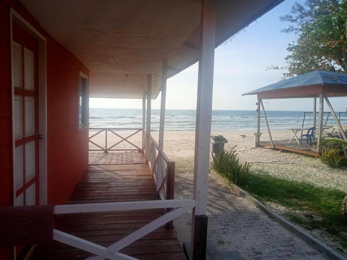 Tumombuvoi Homestay Tiga Papan Buitenkant foto
