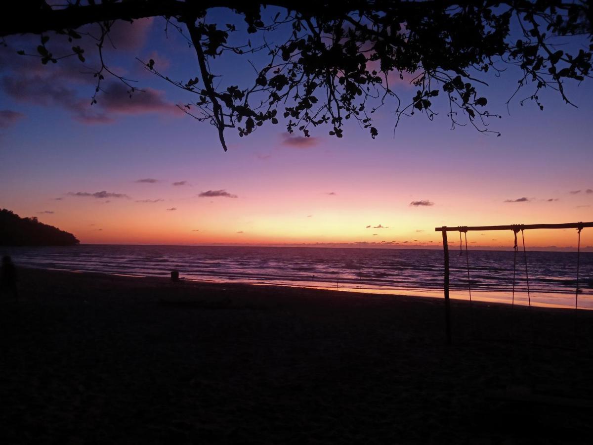 Tumombuvoi Homestay Tiga Papan Buitenkant foto