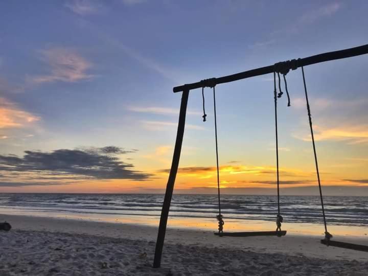 Tumombuvoi Homestay Tiga Papan Buitenkant foto